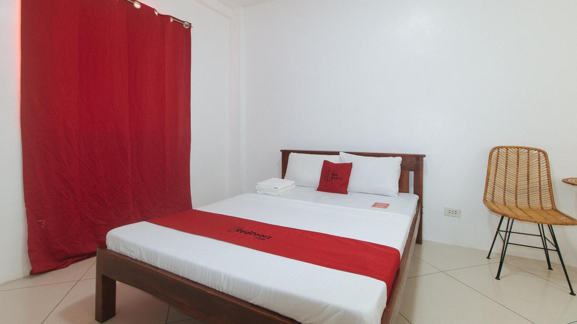 Reddoorz At Fat J Apartelle Mactan Cebu ภายนอก รูปภาพ