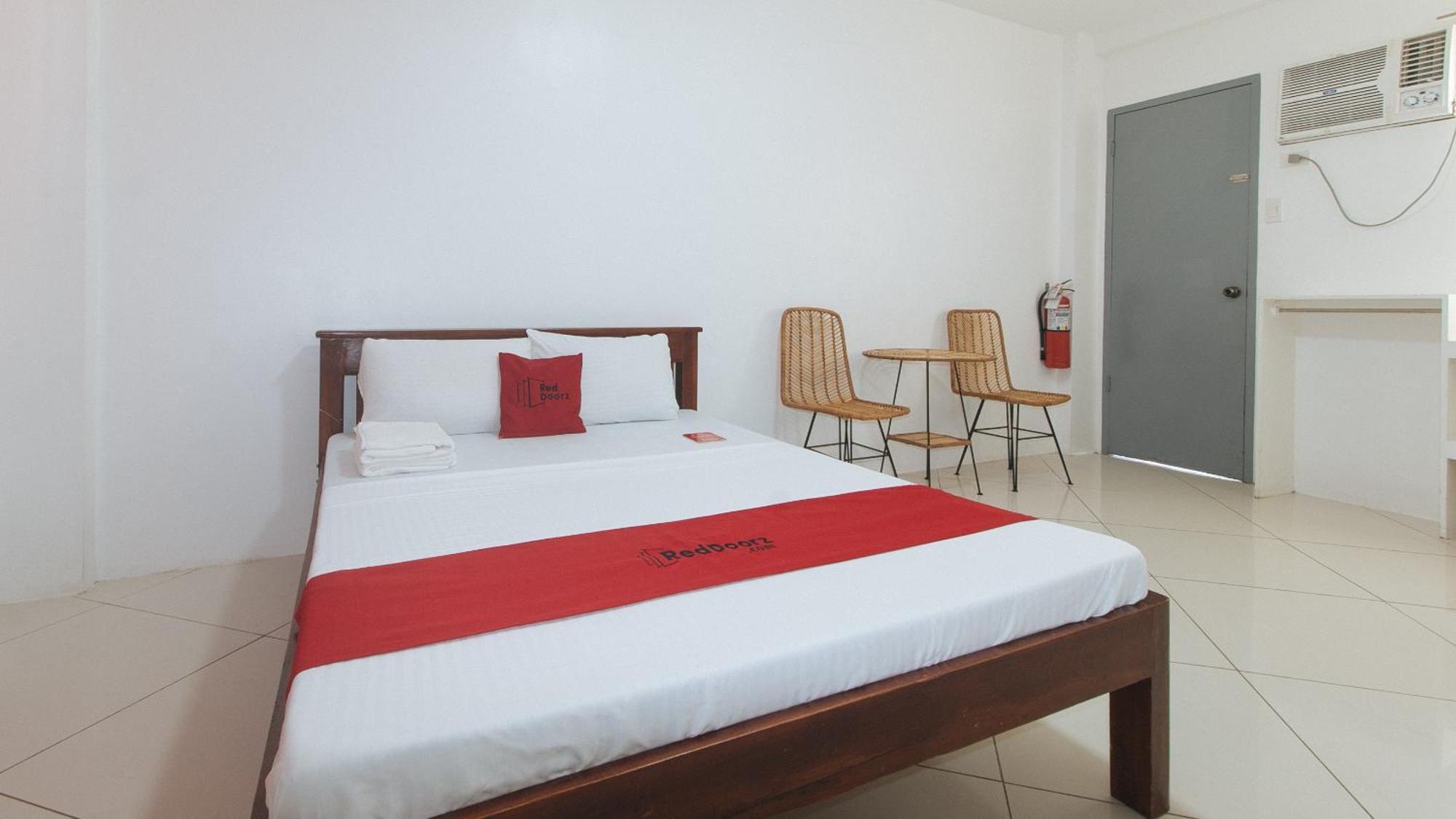 Reddoorz At Fat J Apartelle Mactan Cebu ภายนอก รูปภาพ