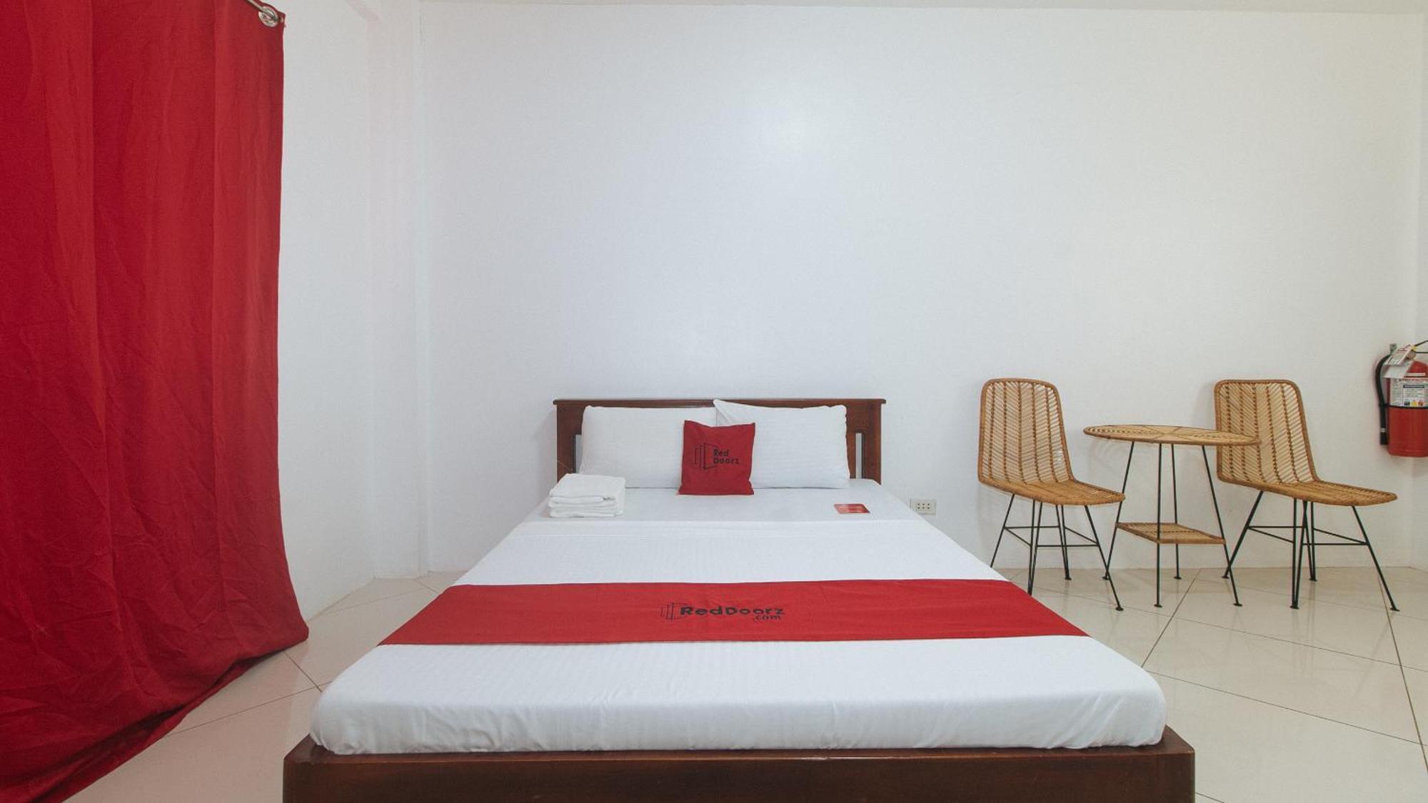 Reddoorz At Fat J Apartelle Mactan Cebu ภายนอก รูปภาพ