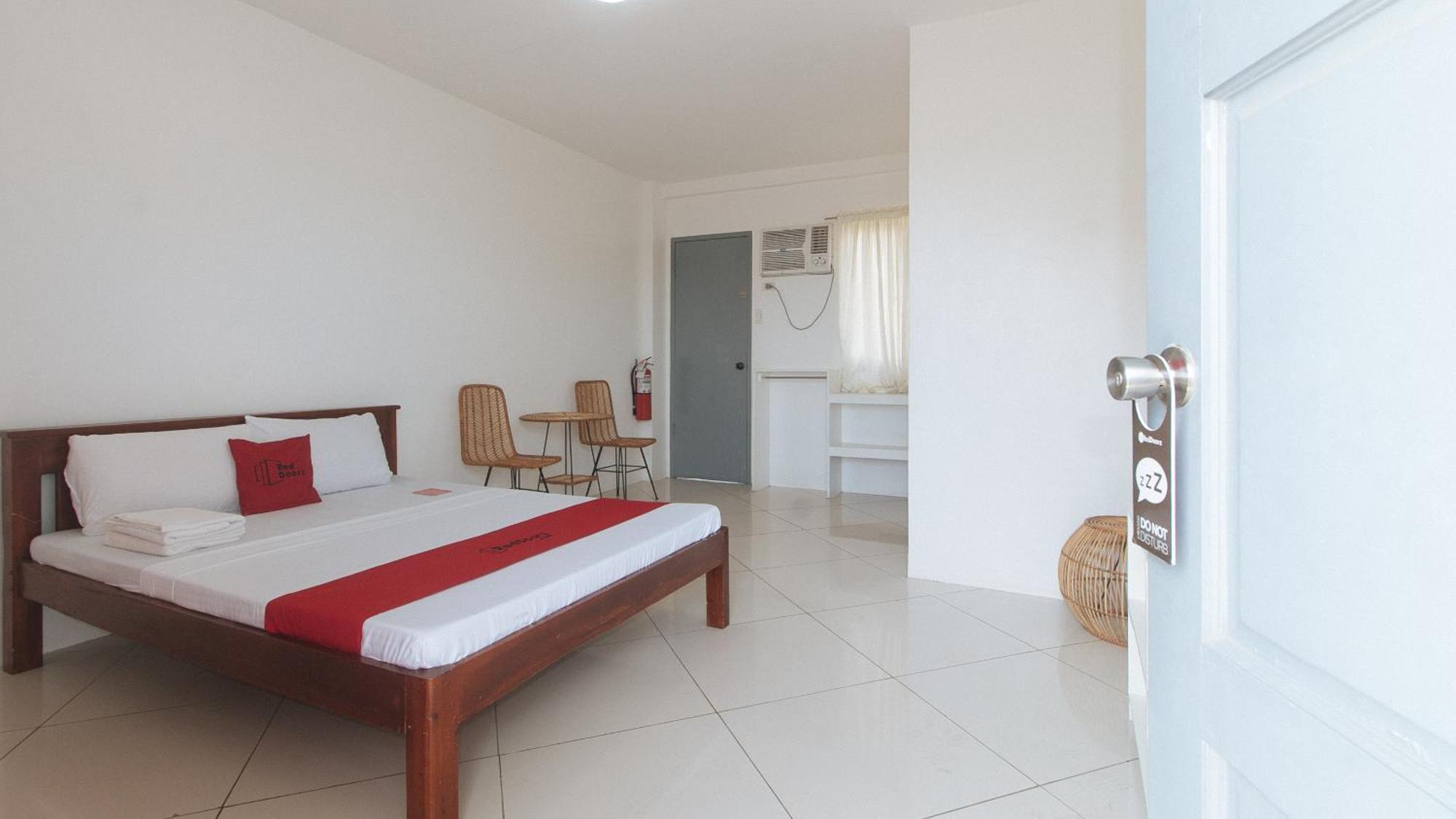 Reddoorz At Fat J Apartelle Mactan Cebu ภายนอก รูปภาพ