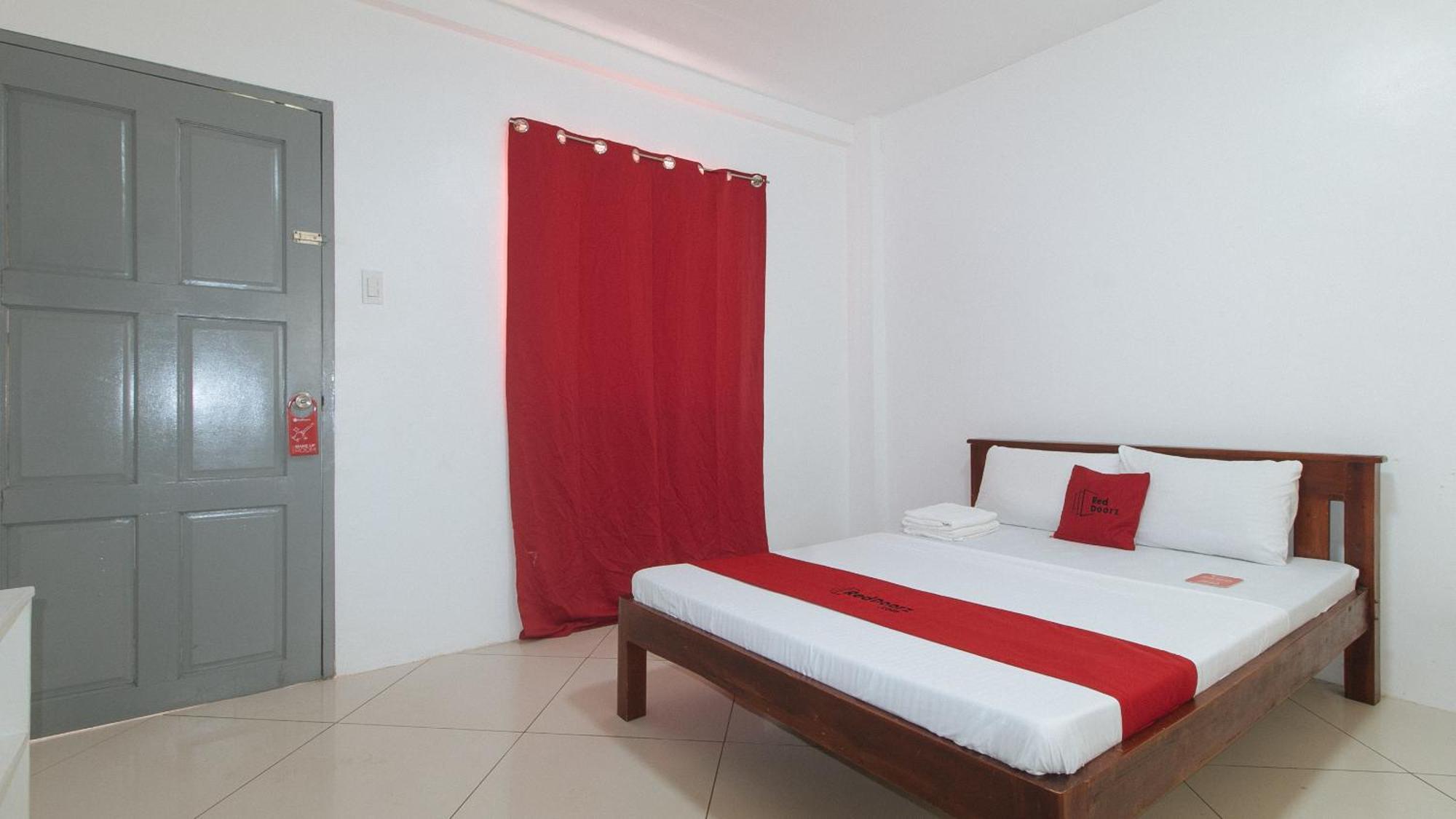 Reddoorz At Fat J Apartelle Mactan Cebu ภายนอก รูปภาพ