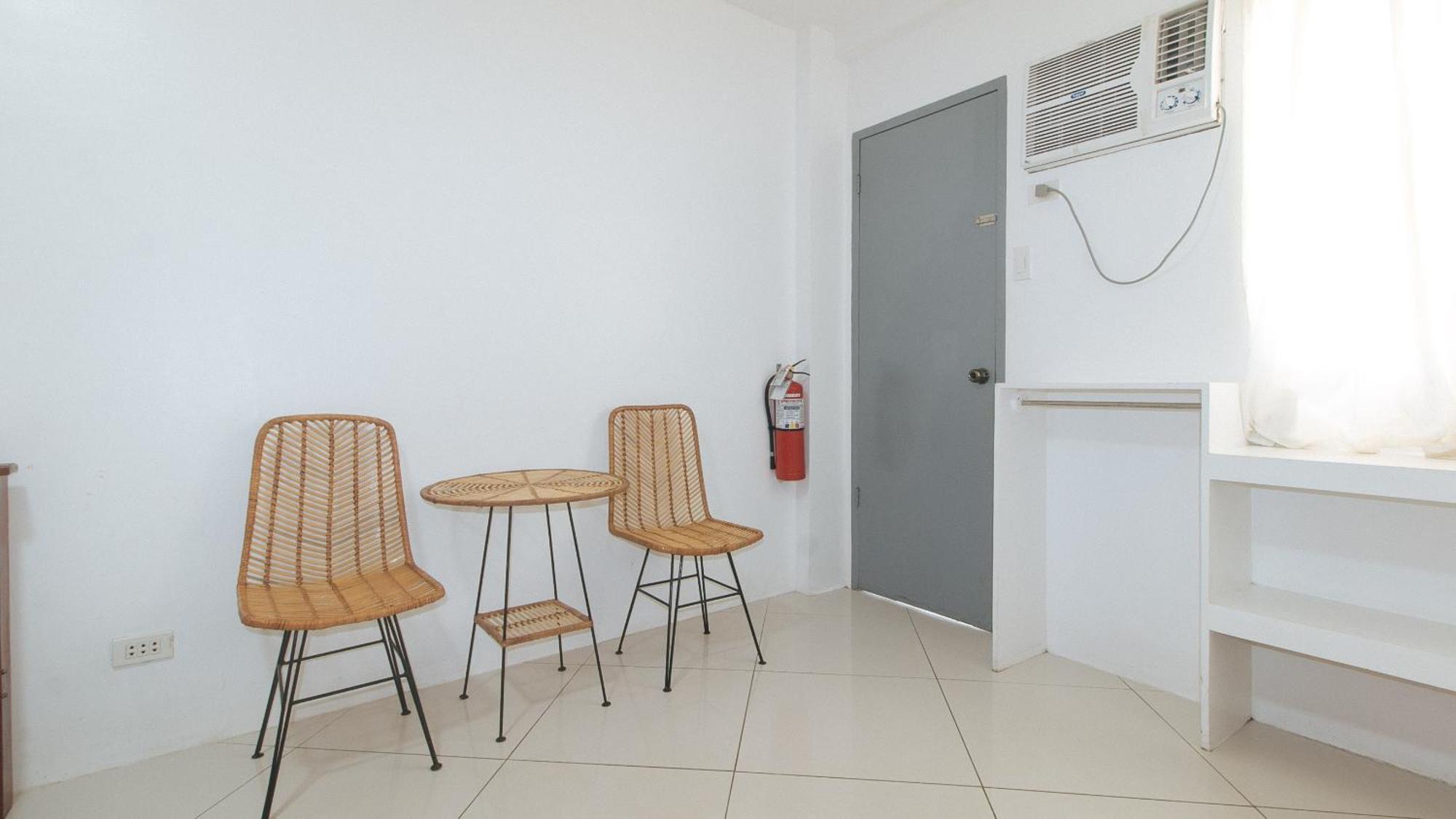 Reddoorz At Fat J Apartelle Mactan Cebu ภายนอก รูปภาพ